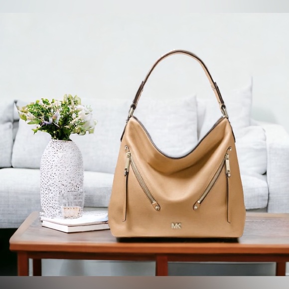 Michael Kors Handbags - Michael Kors Evie Hobo Handbag Butternut Gold Hardware Medium